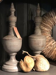 STOERE ORNAMENT OP VOET